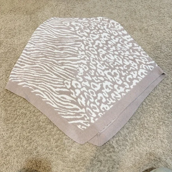 Barefoot Dreams Sweater Cape Womens One Size Beige Leopard Zebra CozyChic - Picture 4 of 7